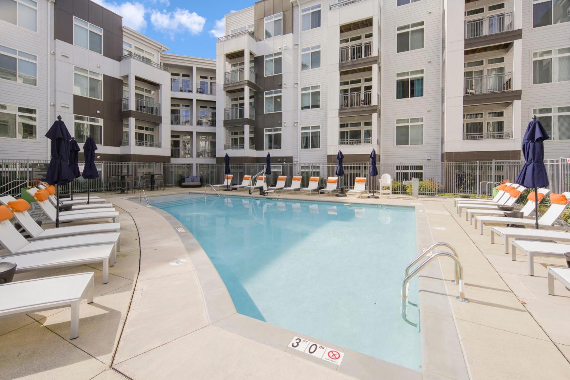 Global Luxury Suites At Reston Eksteriør billede